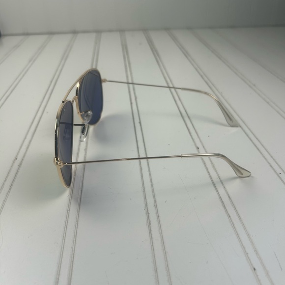 Rainbow Gradient Aviator Sunglasses with Gold Metal Frame
Unisex Fashion Shades - Picture 5 of 9